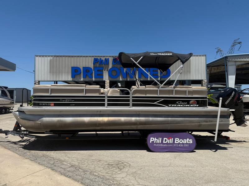 2018 Tracker Party Barge 24 DLX