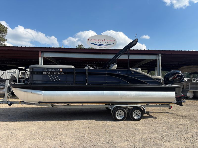 2022 Bennington 23 LSB