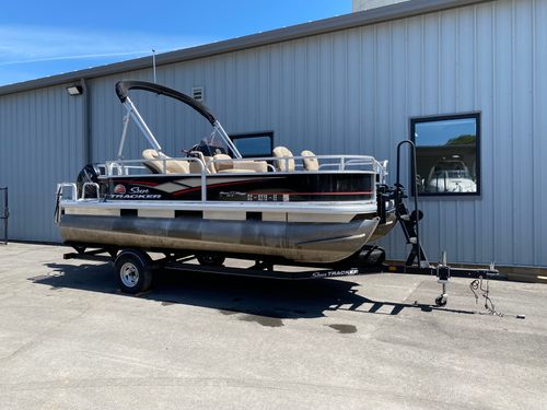 2019 Suntracker 18DLX BASS BUGGY