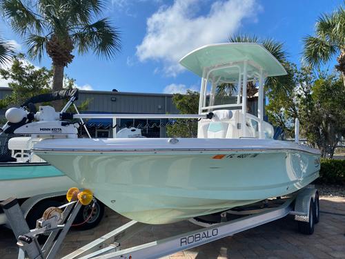 2023 Robalo 226 Cayman