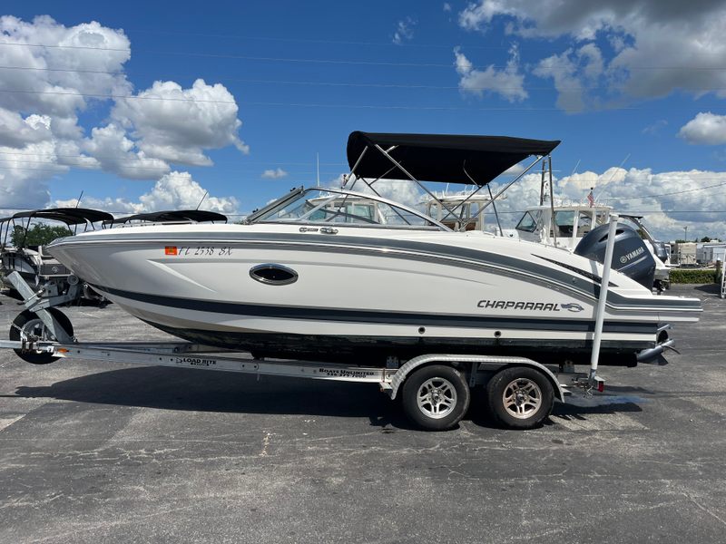 2017 Chaparral 230 Deluxe