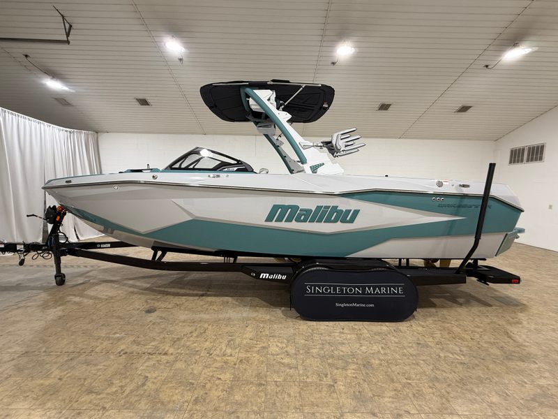 2025 Malibu Wakesetter 25 LSV