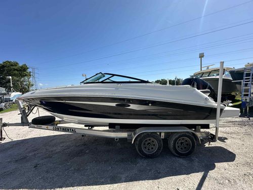 2017 Sea Ray SDX 220